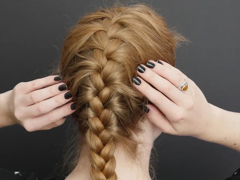 What Is A French Braid: Way to do French Braid